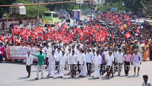 Beedi workers demand scrapping ordinance 3
